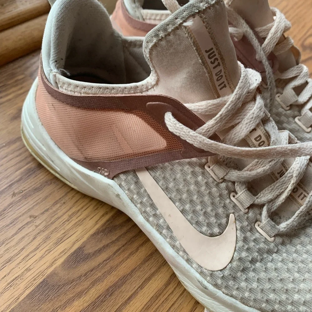 Nike tennis shoes